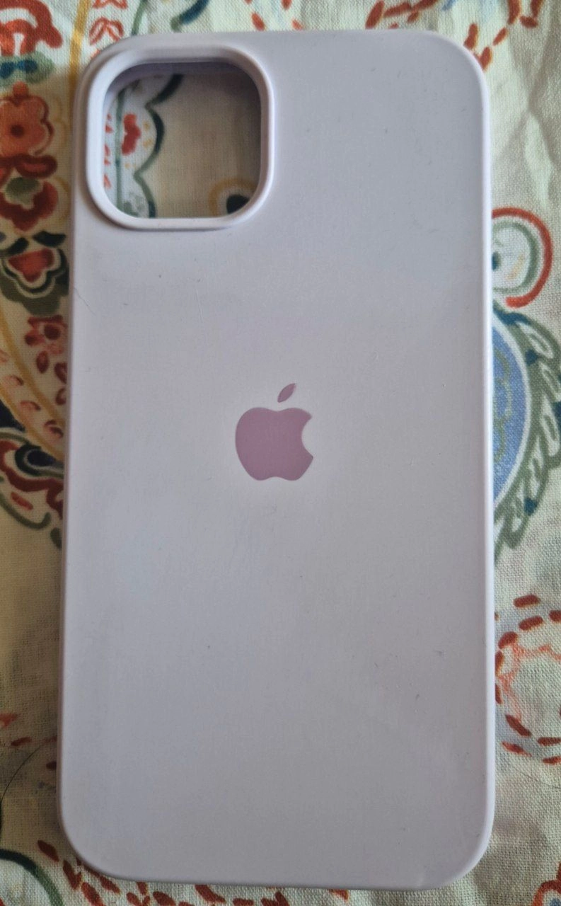Чехол на iPhone 13
