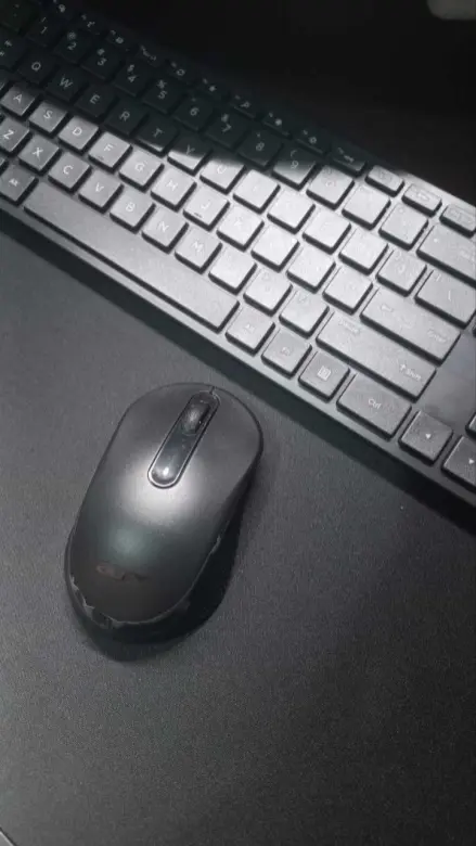 Оригинальная клавиатура +мышь +коврик ACER ( батарейки в комплекте)