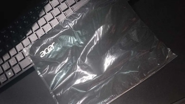Оригинальная клавиатура +мышь +коврик ACER ( батарейки в комплекте)