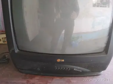 Телевизор LG в идеальном состоянии