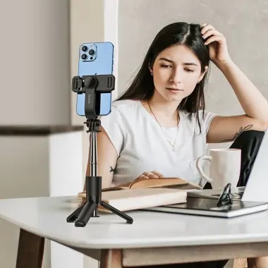 Selfi tayoqchasi, tripod va padstavka bo‘lgan 3tasi 1da ajoyib mahsulo