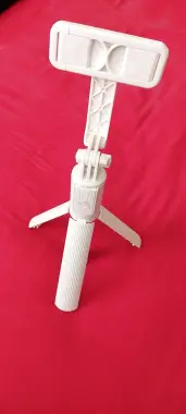 Selfi tayoqchasi, tripod va padstavka bo‘lgan 3tasi 1da ajoyib mahsulo