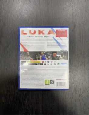 Диск с игрой NBA 2K22 на PS5
