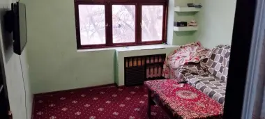 Квартира 2 хона Ижарага кизларга Сергили метро 5 чи бекат