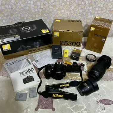 Nikon D5300. Nikkor 18-105 VR, Nikkor 35 m 1:1.8 G, Акумы, Документы