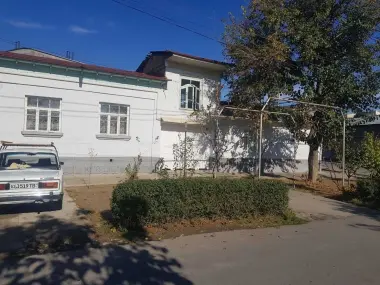Учтепа т-нда угловой участка сотилади 3.5 сот фасад 22 метр. Уй эгаси