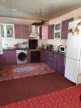 Срочно продам дом в Яшнабадском районе. 10 комнат,2 санаузла,6 соток
