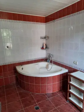 Срочно продам дом в Яшнабадском районе. 10 комнат,2 санаузла,6 соток