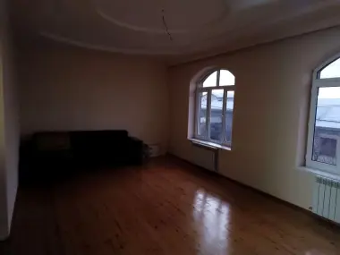 Uchastka sotiladi 4.2 sotih 7 hona 2ta holl 3 sanuzel 3 urvinli uy e