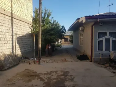Uy sotiladi srochno