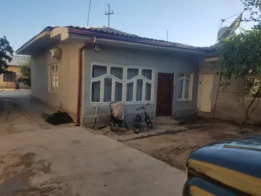 Uy sotiladi srochno
