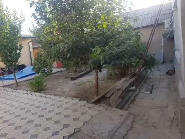 Uy sotiladi srochno