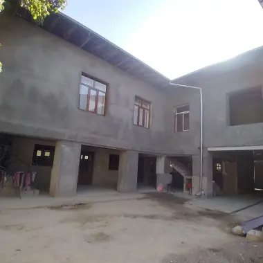 Uchaska sotiladi! Srochna Kelishamiz. 2etaj 12ta xona