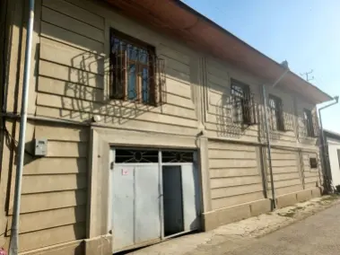 Янги Тошкент майдонида. Ховли уй жой 11 хонали 8 сотокли сотилади