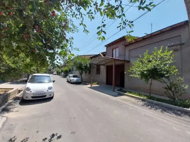 Hovli sotiladi 395000