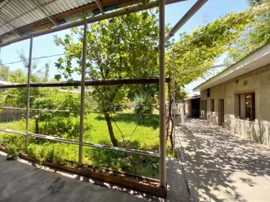 Hovli sotiladi 395000