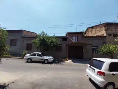 Hovli sotiladi 395000