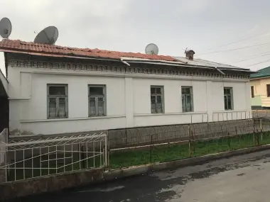 Uy sotiladi srochna