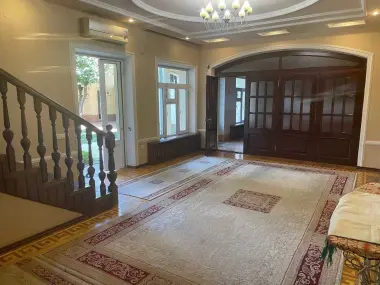 Rabochiy Gorodok, Malika bozori yaqinida xovli