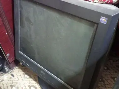 Monitorlar LED hamda oddiy