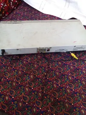 DVD player sotiladi