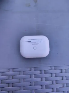 Airpods pro в нормальном состоянии использовались 3 месяца