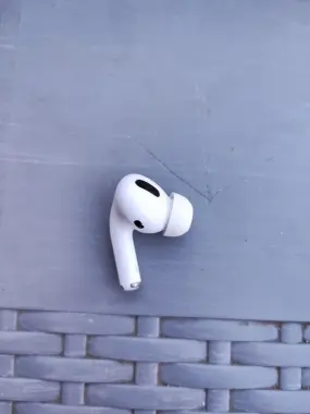 Airpods pro в нормальном состоянии использовались 3 месяца