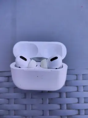 Airpods pro в нормальном состоянии использовались 3 месяца