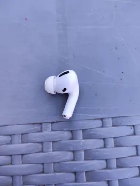 Airpods pro в нормальном состоянии использовались 3 месяца