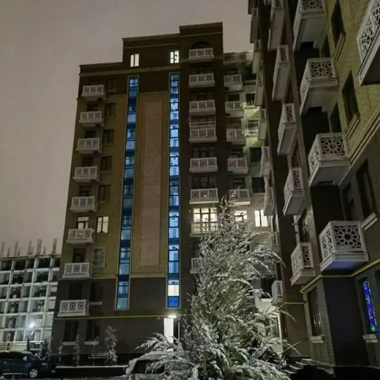 Сергели метрони 3 бекати олдида қизлага квартира бор грен хоусда