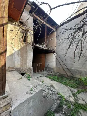 Uy Sotiladi Uchtepa tumani Taqachida oq masjid mahallasi chevar 7 uy