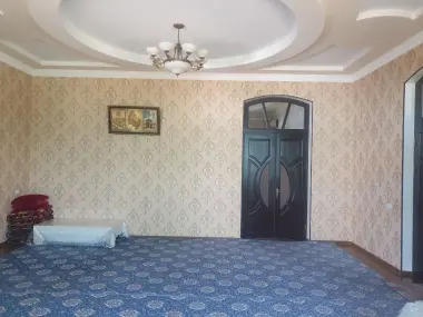 8 sotik hovli 5 xonali uy sotiladi