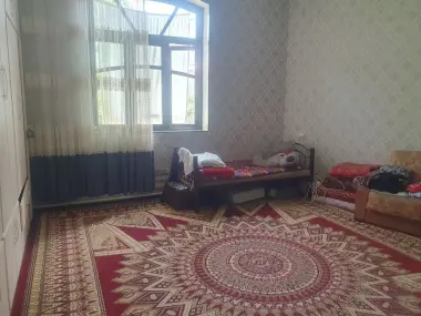 8 sotik hovli 5 xonali uy sotiladi