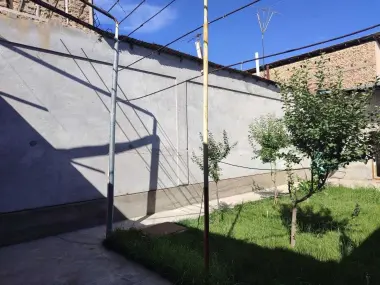 Продается дом в махалле Хувайдо, участок 3,77 сотки. Срочно