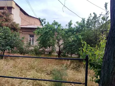 Продается участок в центре города 3 соток нежилое