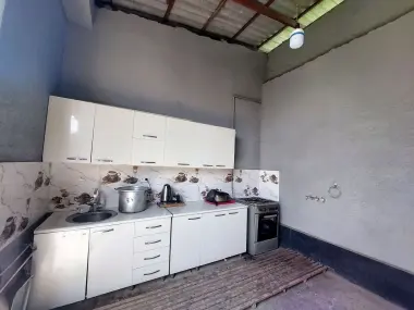 11 sotixli uy Binokor maxallasidan