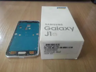 Samsung Galaxy J1 на запчасти,плата и батарейка работает