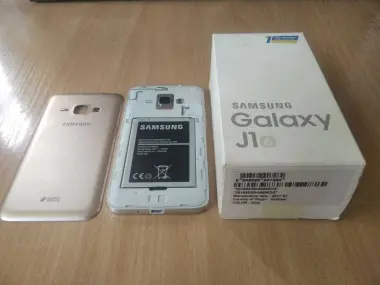 Samsung Galaxy J1 на запчасти,плата и батарейка работает