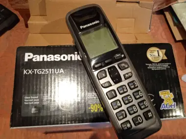 Продам рабочий бесшнуровой телефон Panasonic KX-TG2511UA на запчасти