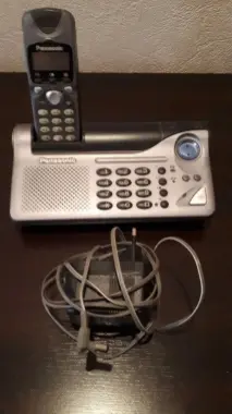 Телефон Panasonic KX - TCD715RUM