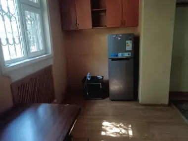 Kvartira bor 3 kishi olinadi