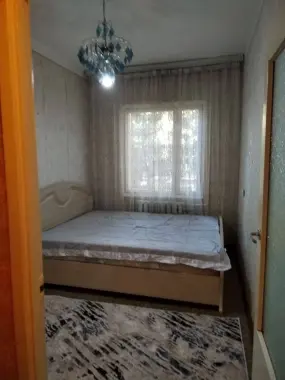 O'qiydigan ishlidigan qizlaga yaxshi sharoitli kvartira bor