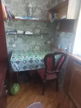 Chlonzor 8 kv 2 xonali 2 etaj sheriklikka student bolla hamma sharoit