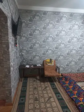 Chlonzor 8 kv 2 xonali 2 etaj sheriklikka student bolla hamma sharoit