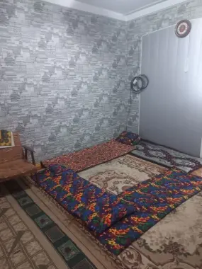 Chlonzor 8 kv 2 xonali 2 etaj sheriklikka student bolla hamma sharoit