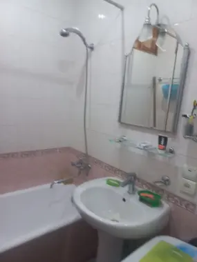 Chlonzor 8 kv 2 xonali 2 etaj sheriklikka student bolla hamma sharoit