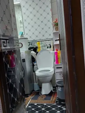 Срочна талаба кизларни куяман
