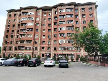 Yalangoch, Ecobozorda 4 xonali uy va parkovka kadastrli joy sotiladi