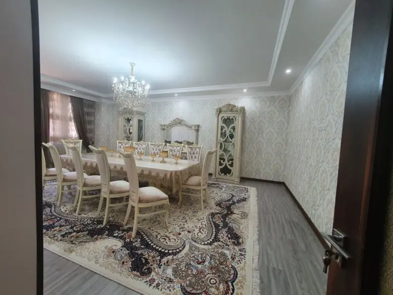 Уй сотилади Уч кахрамон, Парвоз