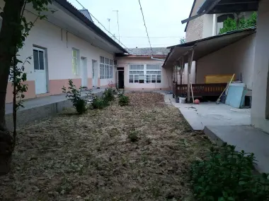 Assalomalekom dombirabot mahalada uchaska sotiladi sotigi 47.000 dan